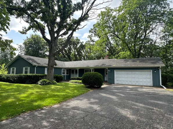 7409 Chesterfield Rd, Crystal Lake, IL 60012
