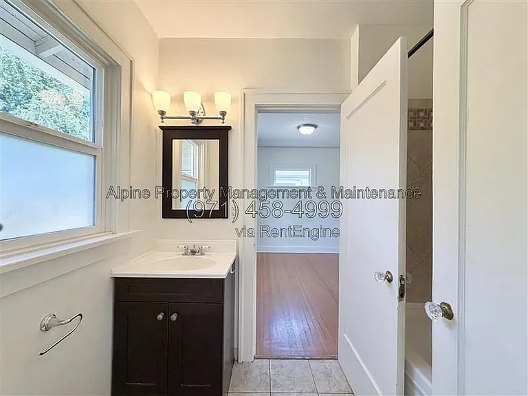 6425 N Curtis Ave — Photo 8