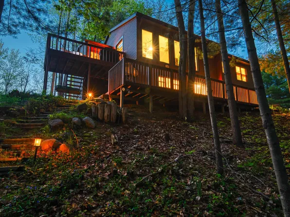 4418 Hampshire Dr, Williamsburg, MI 49690