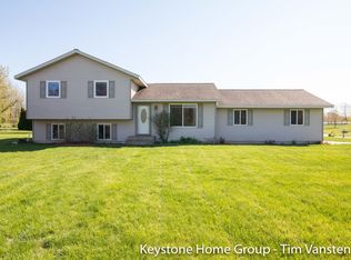 282 Wynwood Dr NW, Kent City, MI