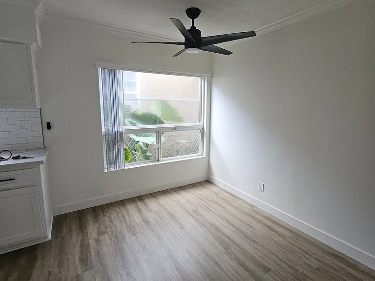 222 E South St #3 — Photo 7