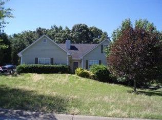 1800 Fox Ridge Dr, Hoschton, GA 30548