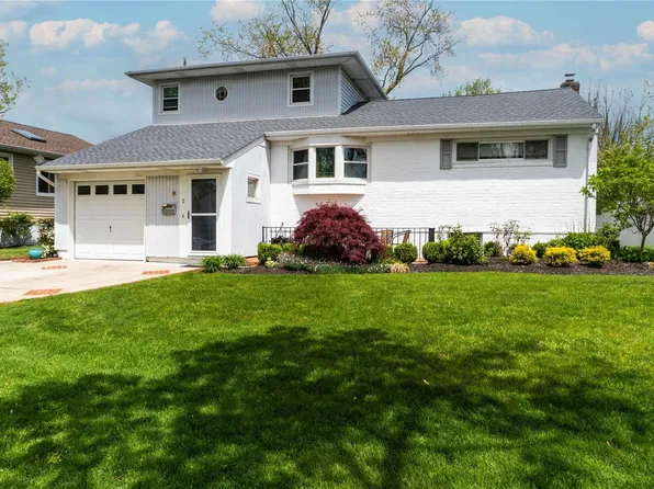 2 N Cloverfield Road, Valley Stream, NY 11581