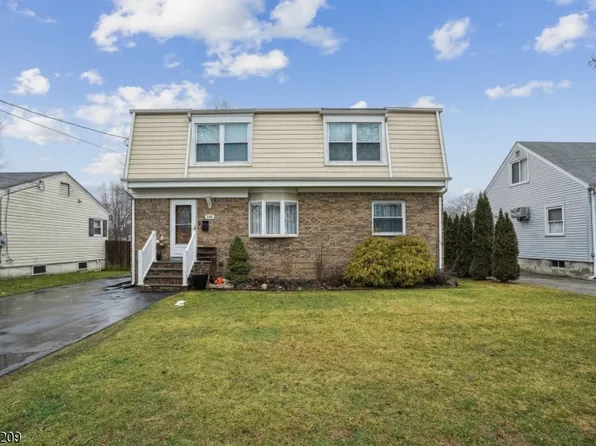 180 Pine St, Pompton Lakes Boro, NJ 07442