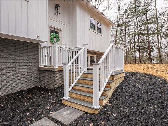 3rd image of 23095 Foster Rd