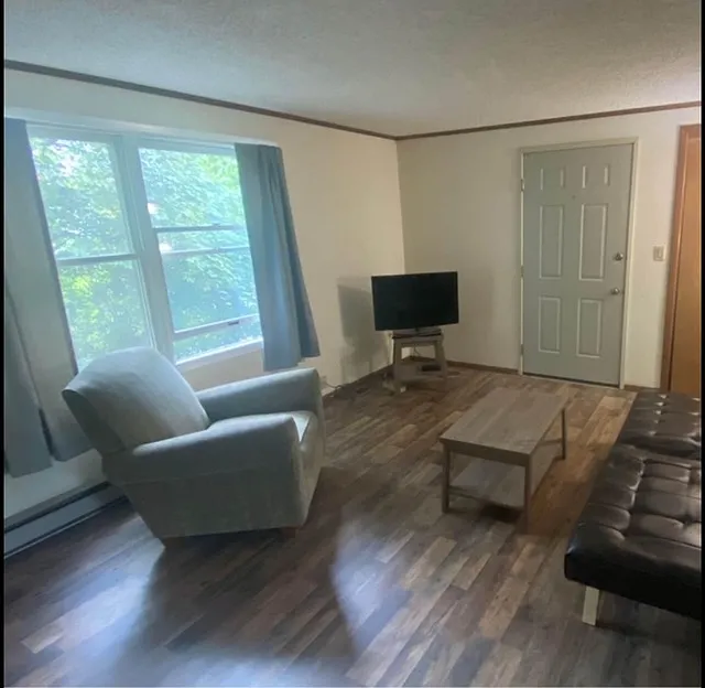 3 bed, 1500 sqft, $1,875 — Photo 2