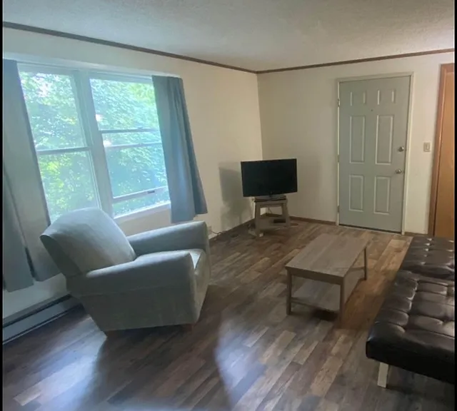 105 Grandview Ave — Photo 2