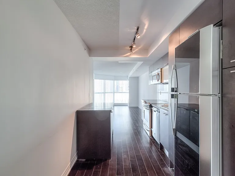 386 Yonge St #1816 — Photo 5