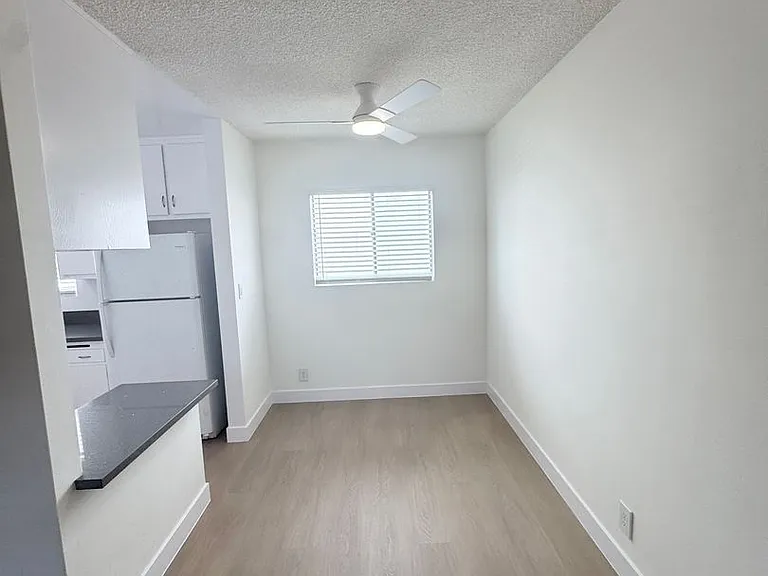 11820 Chandler Blvd #9 — Photo 5