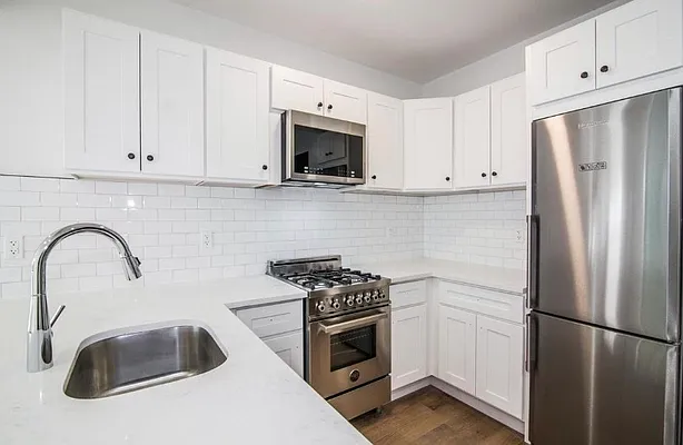 Rented by Bond New York | media 3