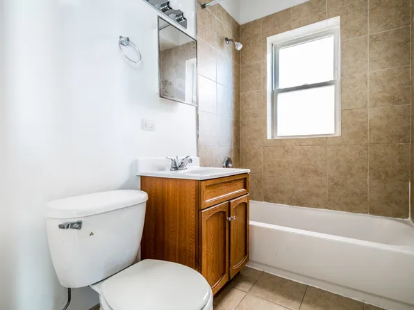 6230 S Artesian Ave Chicago, IL 60636