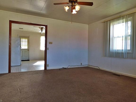 2nd image of 816 Woodlawn Ave