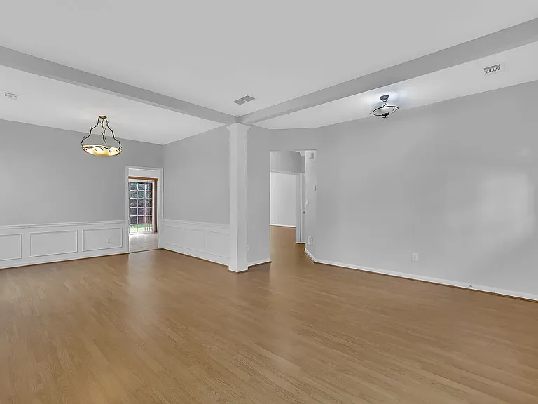 440 Chippenham Ct — Photo 4