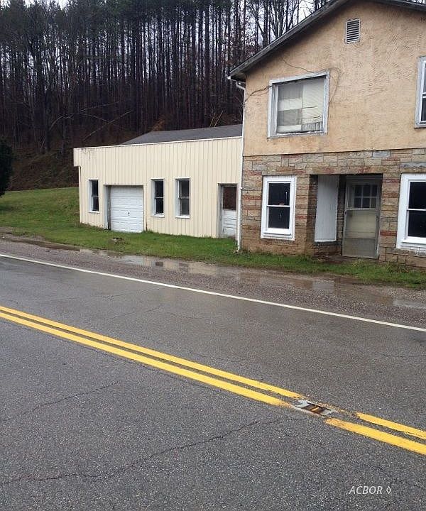 2nd image of 70502 Radcliff Rd