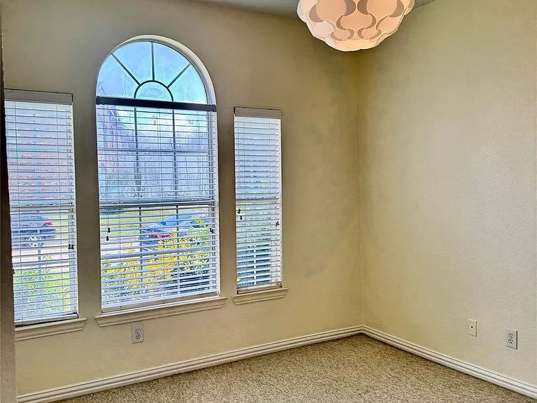 644 Forest Hill Dr — Photo 6