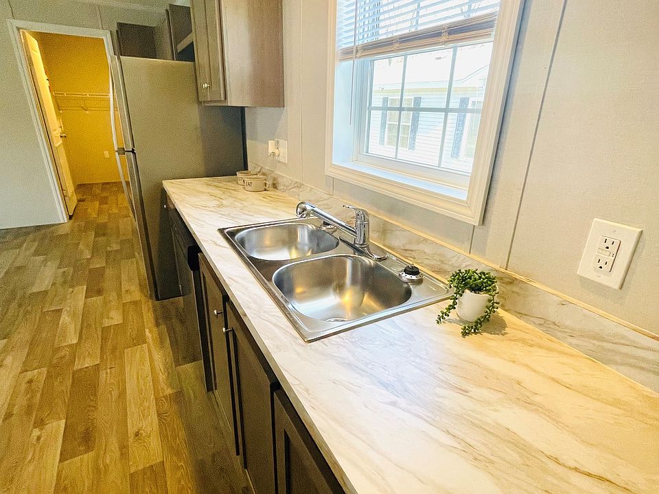 73 Ashley Cir Swartz Creek MI Zillow