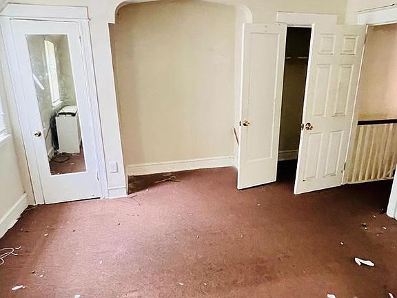3rd image of 1527 E Duval St