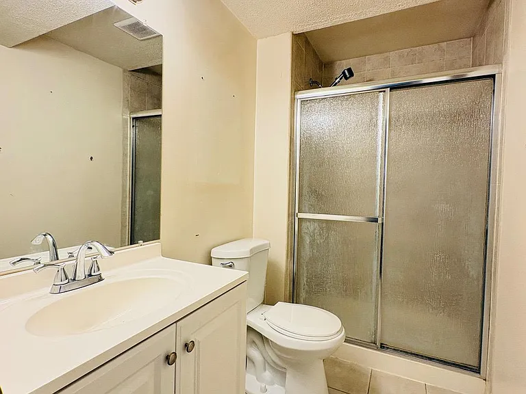 8316 Felsted Ln — Photo 10