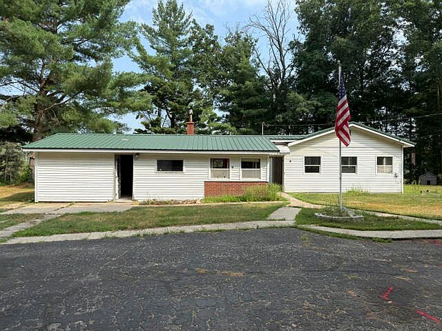 1st image of 3105 N Evergreen Dr