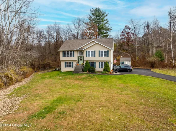 7 Tucker Pond Court, Troy, NY 12182