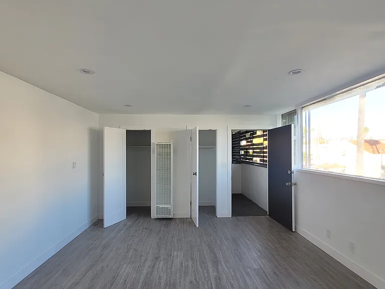 Kenmore — Photo 16