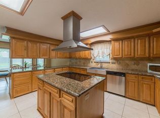 2409 Pebblebrook Cir, Conroe, TX 77384