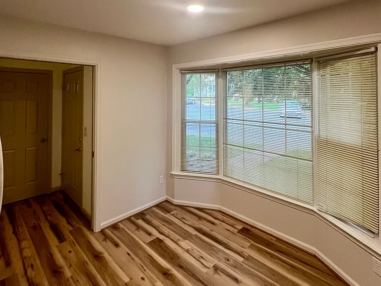 1000 Huntwood Ln — Photo 5