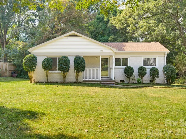 1733 Merry Oaks Rd, Charlotte, NC 28205