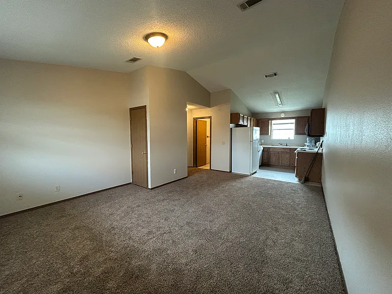 500 Shady Grove Rd #6 — Photo 2