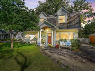 23 Indian Dr, Clarendon Hills, IL 60514