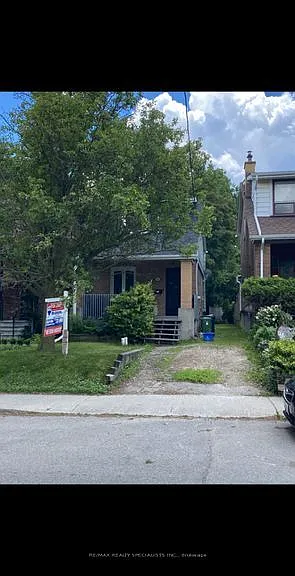 121 Maplewood Ave — Photo 1