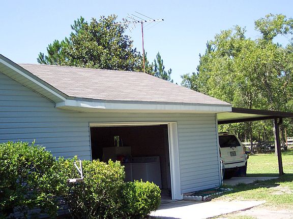 Garage/Carport