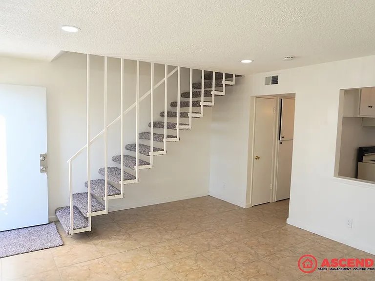 530 Oregon St — Photo 2