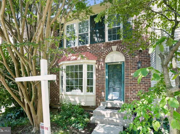 5440 New London Park Dr, Fairfax, VA 22032