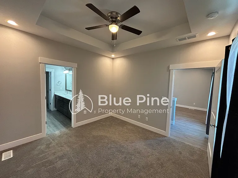 5760 Wildrose Ave — Photo 9