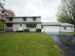 33 Creekwood Dr, Rochester, NY 14626