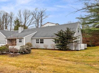 25 Pinewood Vlg #25, West Lebanon, NH 03784
