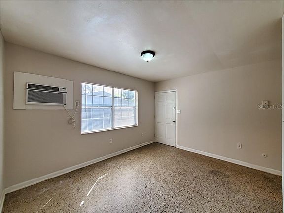 4th image of 1406 E Seneca Ave APT B