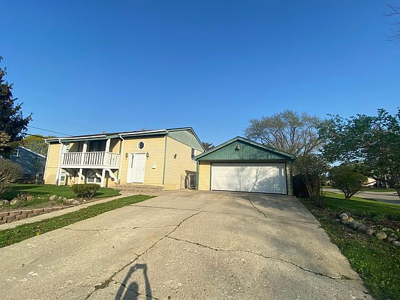 3rd image of 128 Amarillo Dr