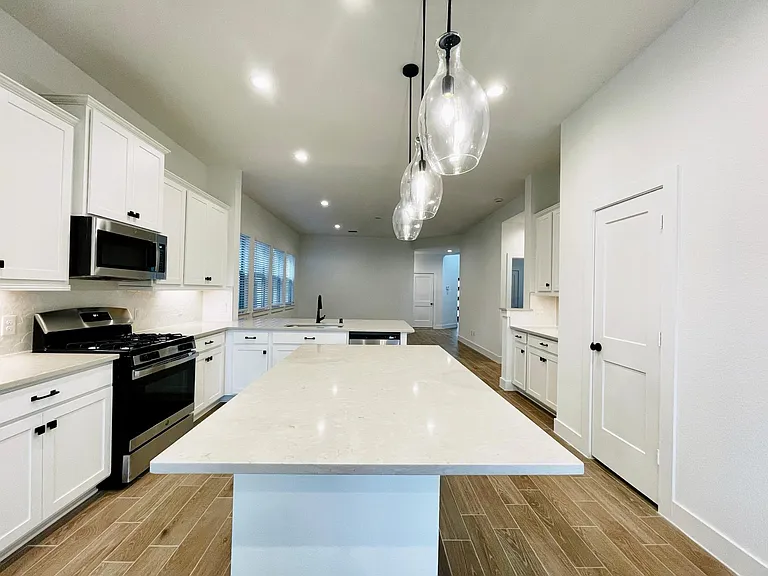 313 Rise Ln — Photo 2