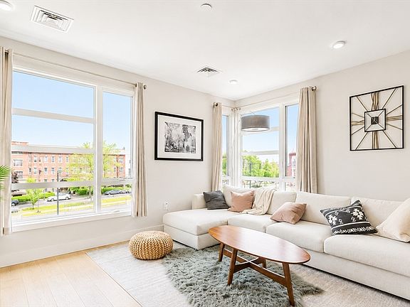 3rd image of 1650 Commonwealth Ave #302