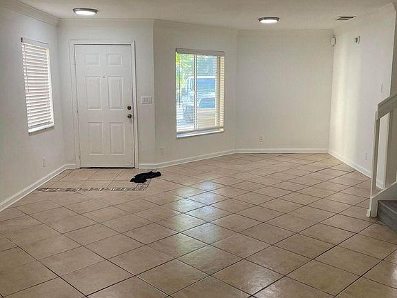 3rd image of 1712 Arezzo Cir