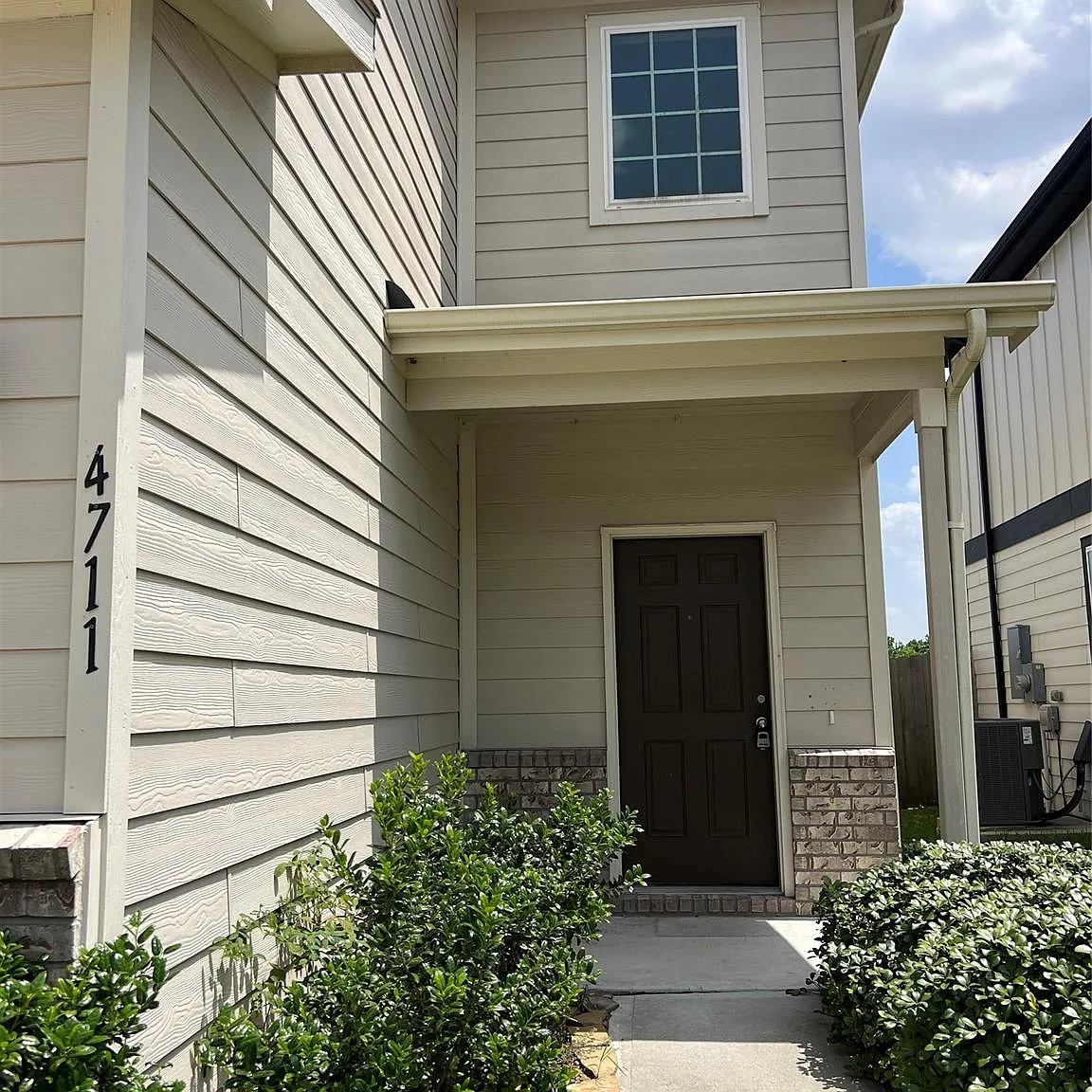 4 bed, 2.5 bath, 1929 sqft, $2,500 — Photo 2