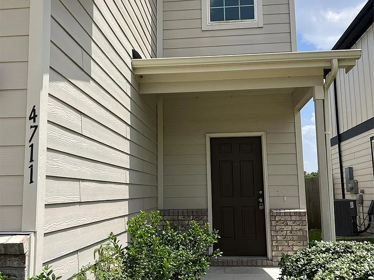 4711 Prairie Chase Dr — Photo 2