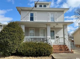 469 N 2nd Ave, Canton, IL 61520