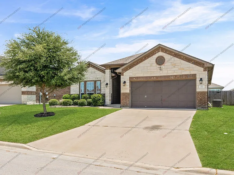 727 Cross Dr — Photo 2