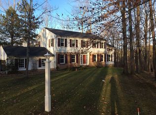 8032 Woodsway Ln, Novelty, OH 44072