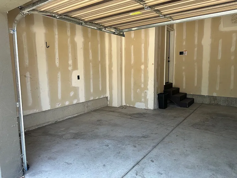 7068 S 300 E — Photo 20