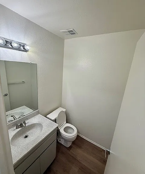 Yucca Apartments — Photo 6