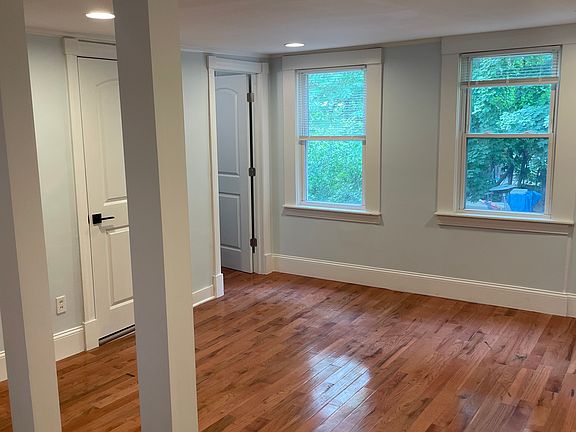 4th image of 232 Myrtle Ave #2